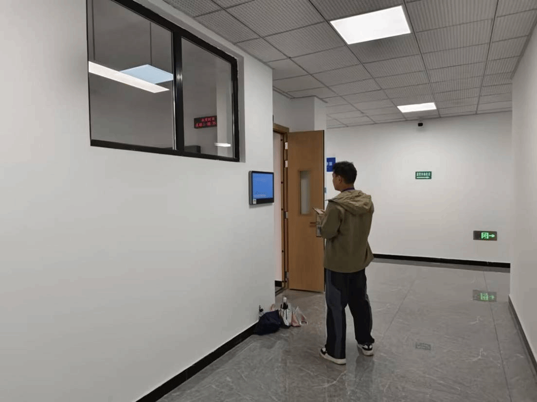 辅导员巡查课堂情况