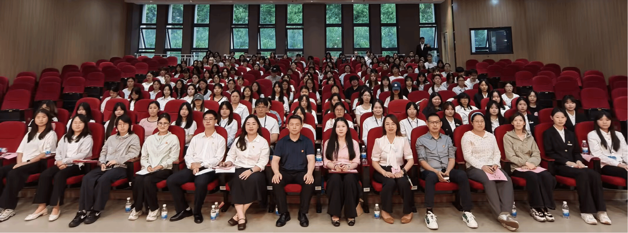 外语外贸学院学生兼职团总支副书记暨第二十三届学生会主席团成员候选人公推直选大会顺利召开